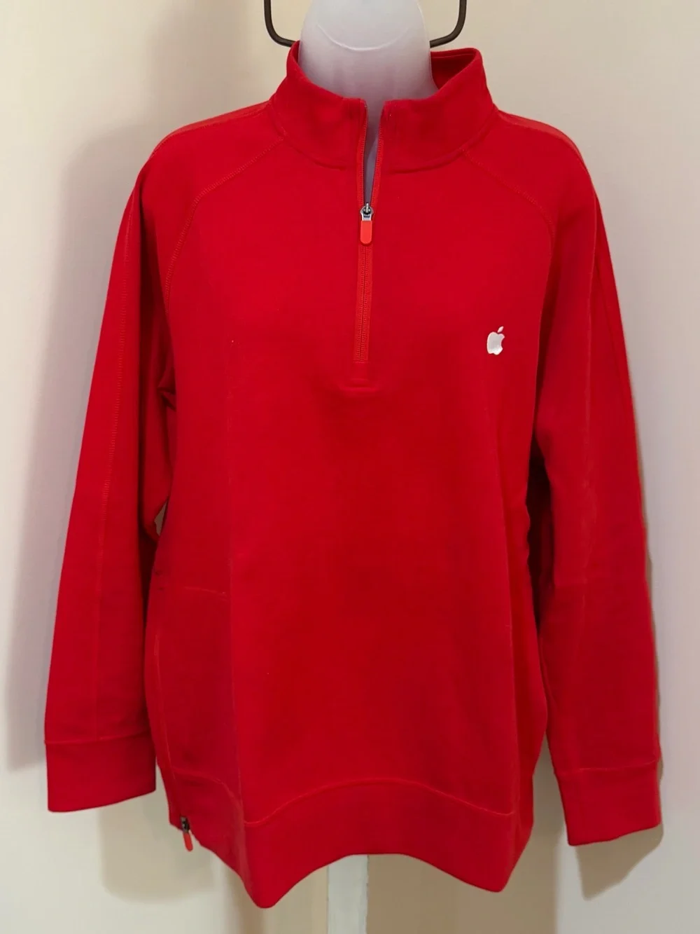 NEW APPLE STORE LOGO EMPLOYEES ONLY ¼ ZIP SWEATSHIRT IN BRIGHT RED UNISEX LARGE